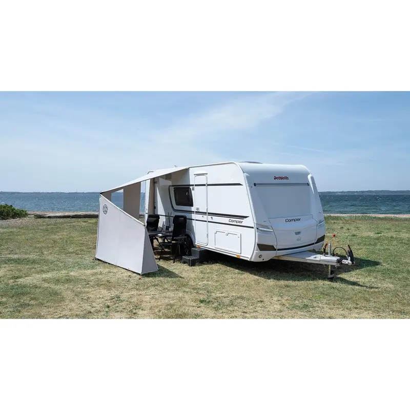 Levo Adjustable Windscreen For Outdoor Living Spaces 1